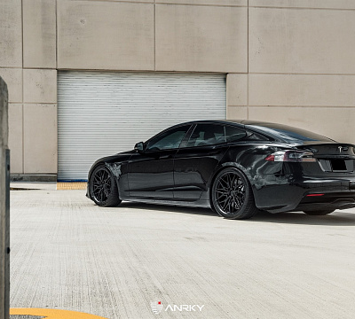 Фото дисков Anrky S1-X1 на Tesla Model S