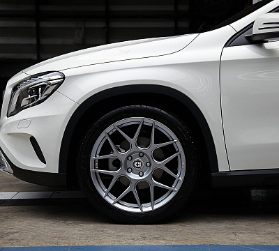 Фото дисков HRE FF01 на Mercedes-Benz GLA (X156)