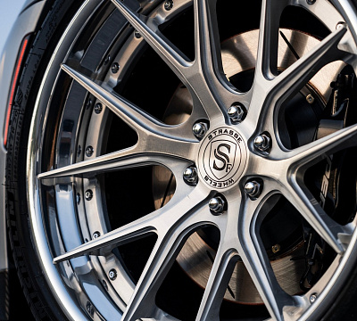 Фото дисков Strasse Wheels SM6R Deep Concave FS на Dodge Viper
