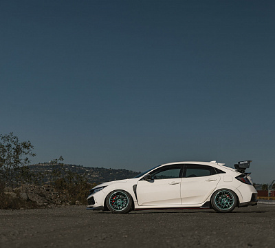 Фото дисков Motegi Racing MR158 TSUBAKI на Honda Civic Type R FK8