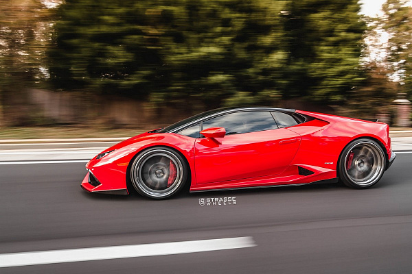 Фото дисков Strasse Wheels SM5R Deep Concave FS Сатиновый темный лак на Lamborghini Huracan