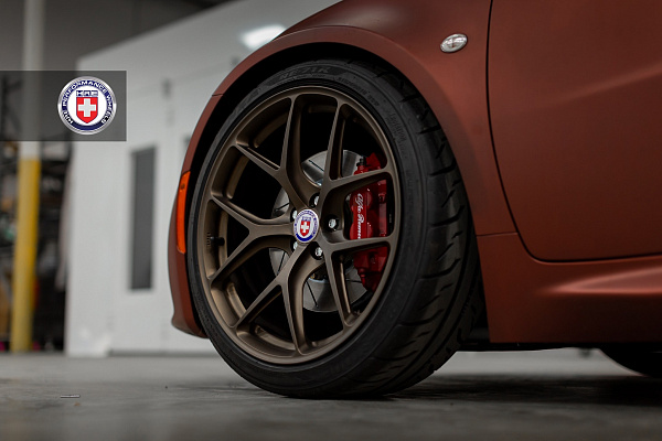 Фото дисков HRE R101 Сатиновая бронза на Alfa Romeo 4c