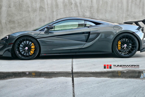 Фото дисков HRE P103 Черный глянец на McLaren 570S