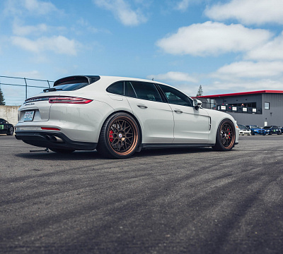Фото дисков HRE 300 на Porsche Panamera III