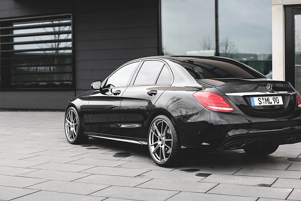 Фото дисков HRE FF04 Серебро на Mercedes-Benz C-Class (W205)