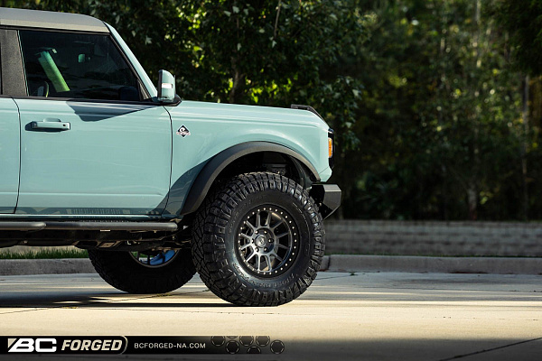 Фото дисков BC Forged RD03-BL Сатиновый тонированный лак на Ford Bronco