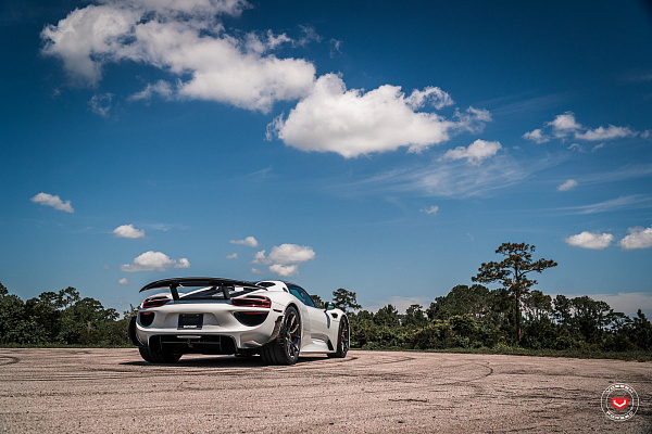 Фото дисков Vossen RS74 Черный глянец на Porsche 918 Spyder