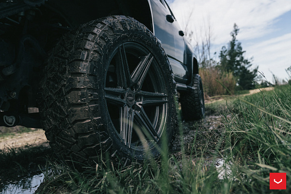 Фото дисков Vossen HF6-2 Сатиновый графит на Chevrolet Colorado