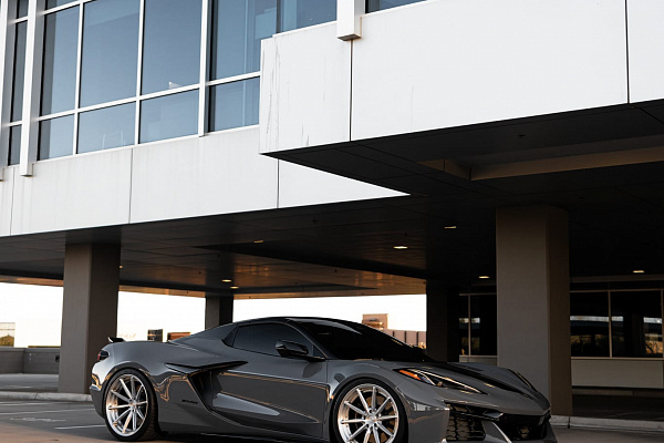 Фото дисков Brixton Forged R11-R Глянцевый лак на Chevrolet Corvette C8