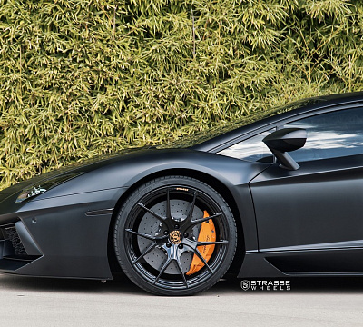 Фото дисков Strasse Wheels SM5R Deep Concave Monoblock на Lamborghini Aventador