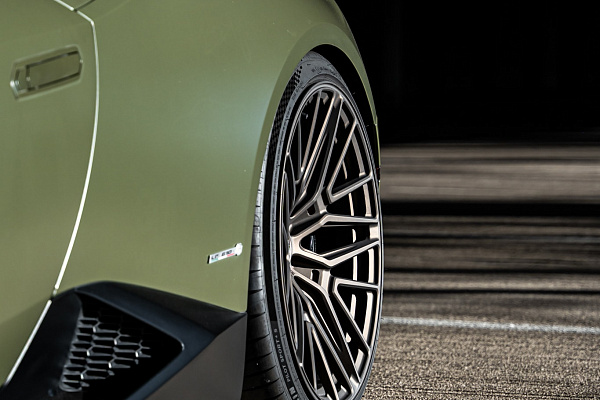 Фото дисков Brixton Forged VL4 Сатиновая бронза на Lamborghini Huracan