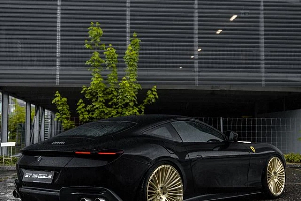Фото дисков ST Wheels ST3 Глянцевая шампань на Ferrari Roma