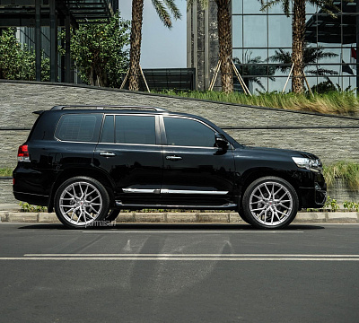 Фото дисков Vossen M-X3 на Toyota Land Cruiser 200