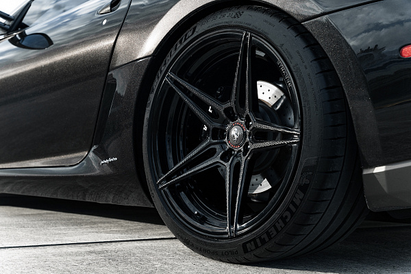 Фото дисков Strasse Wheels SV2 Deep Concave Duoblock Другой цвет на Ferrari 599