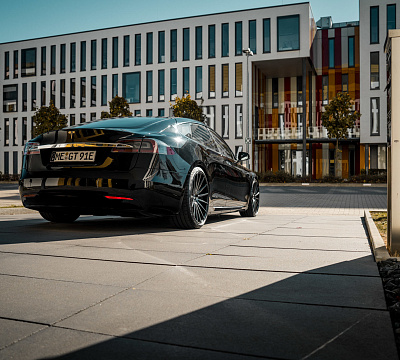 Фото дисков Vossen VFS-2 на Tesla Model S