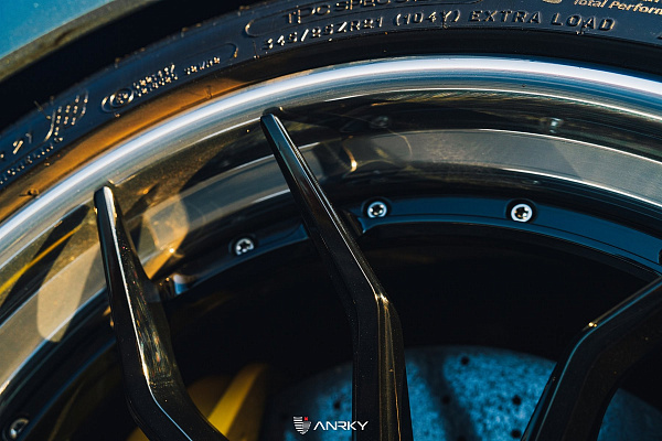 Фото дисков Anrky AN31 Черный глянец на Chevrolet Corvette C8