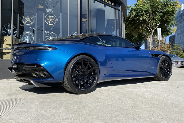 Фото дисков CEC C26 Черный глянец на Aston Martin DBS 3