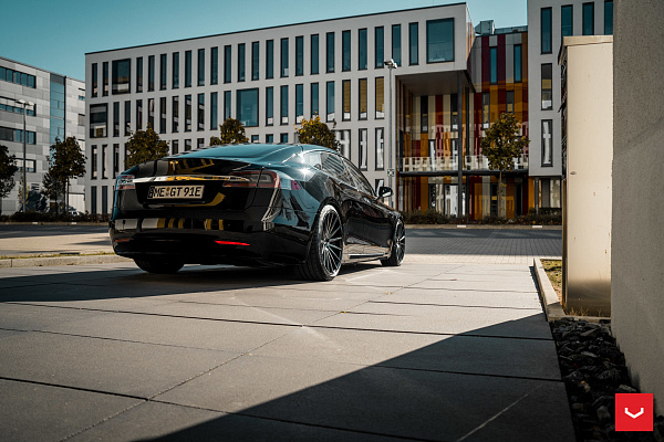 Фото дисков Vossen VFS-2 Глянцевый темный лак на Tesla Model S
