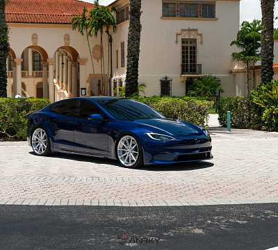 Фото дисков Anrky AN28 на Tesla Model S