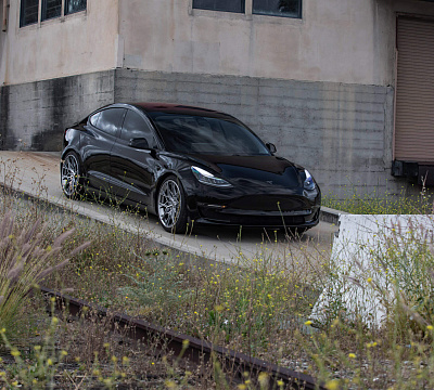 Фото дисков HRE FF10 на Tesla Model 3