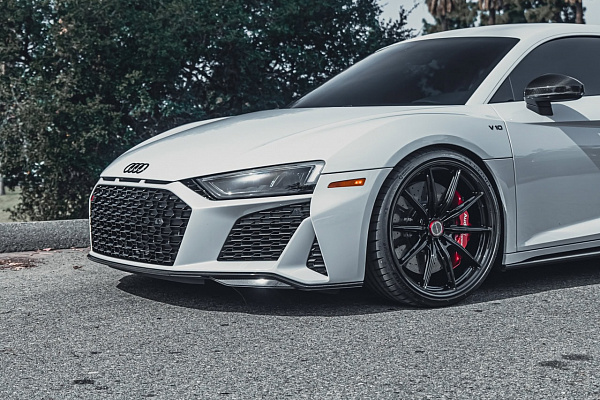 Фото дисков Brixton Forged FDE11 Черный глянец на Audi R8 (4S)