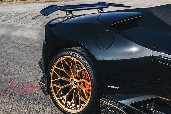 Фото дисков Brixton Forged CM6-R Глянцевая бронза на Lamborghini Huracan