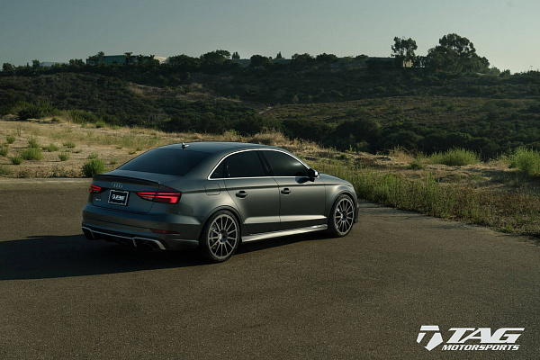 Фото дисков HRE 303M Сатиновый графит на Audi A/S/RS 3 (8V)