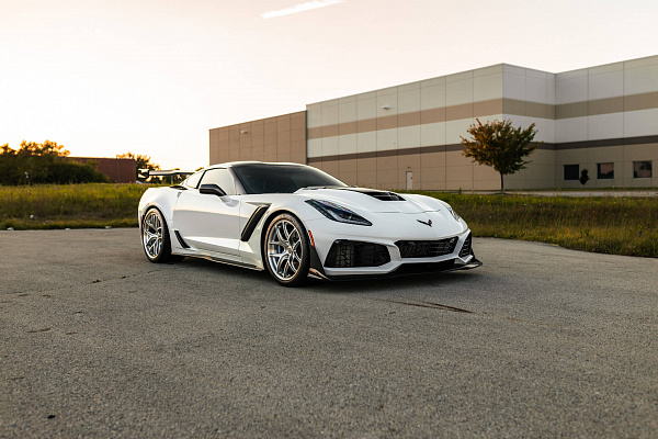 Фото дисков HRE R101 Lightweight Глянцевый лак на Chevrolet Corvette C7
