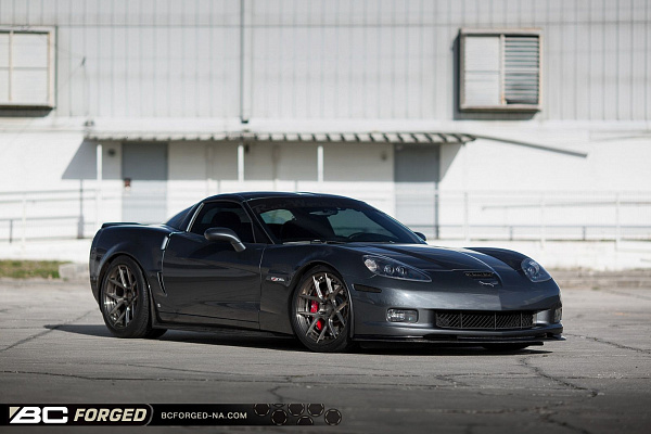 Фото дисков BC Forged HCS02 Глянцевый темный лак на Chevrolet Corvette C6