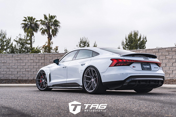 Фото дисков HRE P101SC Сатиновый темный лак на Audi E-tron GT