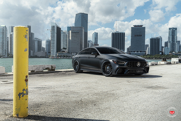 Фото дисков Vossen S17-13 Черный глянец на Mercedes-Benz AMG GT I