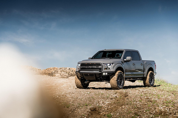 Фото дисков HRE P161 Глянцевый темный лак на Ford F-150 XIII