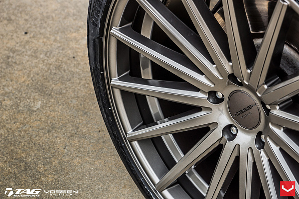 Фото дисков Vossen VFS-2 Серебро на Land Rover Discovery IV