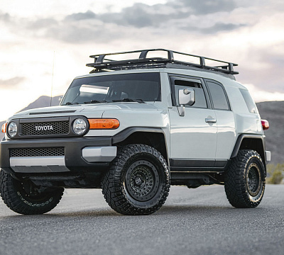 Фото дисков Black Rhino BARRICADE на Toyota FJ Cruiser