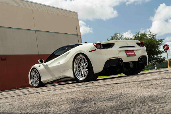 Фото дисков HRE 520 Глянцевый лак на Ferrari 488