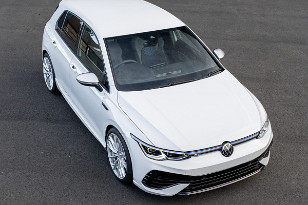 Фото дисков Bola FLS Сатиновый лак на Volkswagen Golf VIII