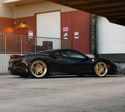 Фото дисков HRE S107SC на Ferrari F8