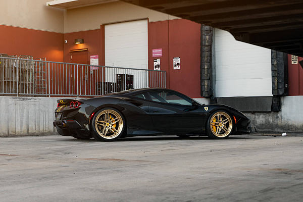 Фото дисков HRE S107SC Сатиновое золото на Ferrari F8