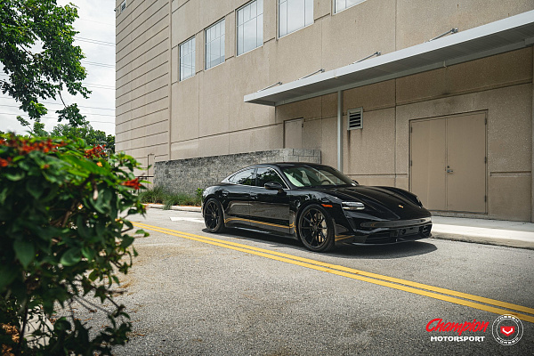 Фото дисков Vossen RS92 Черный глянец на Porsche Taycan I