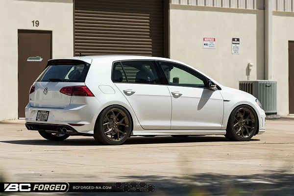 Фото дисков BC Forged RZ21 Глянцевая бронза на Volkswagen Golf VII