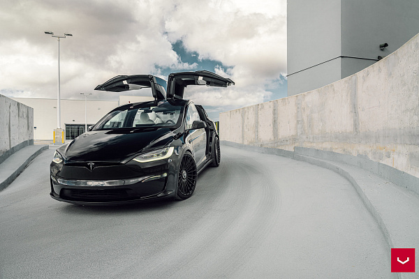 Фото дисков Vossen HF-8 Черный глянец на Tesla Model X