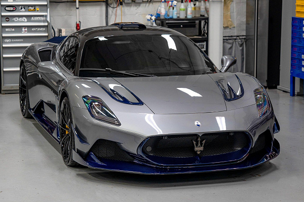 Фото дисков AL13 R10 Черный глянец на Maserati MC20
