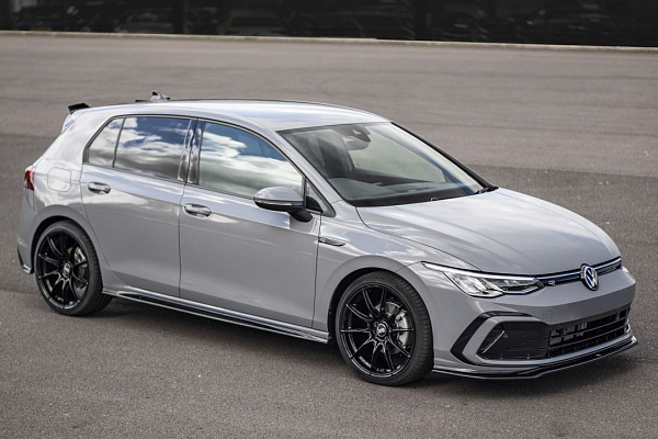 Фото дисков Bola FLB Черный глянец на Volkswagen Golf VIII
