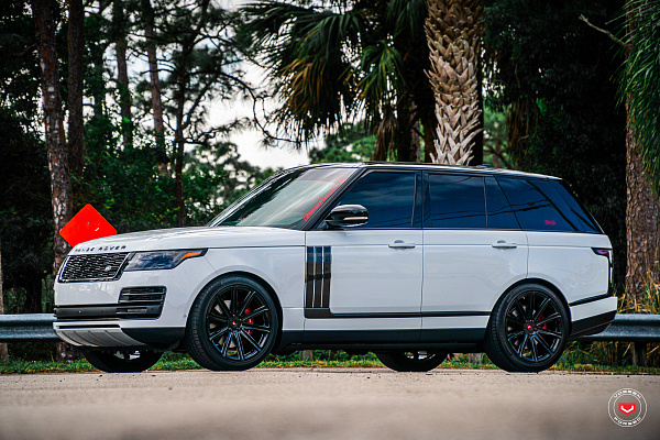 Фото дисков Vossen UV-2 Черный глянец на Range Rover IV