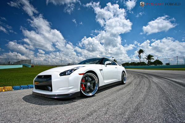 Фото дисков Strasse Wheels S5 Performance Другой цвет на Nissan GT-R