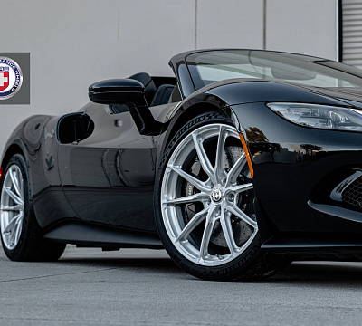 Фото дисков HRE P104SC на Ferrari 296