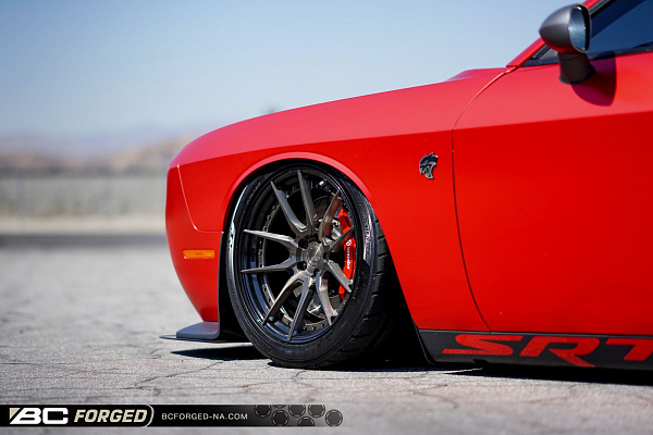 Фото дисков BC Forged HCA162 Глянцевый темный лак на Dodge Challenger III