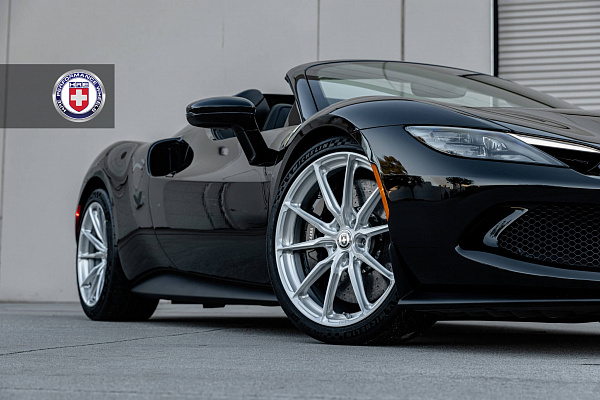 Фото дисков HRE P104SC Глянцевый лак на Ferrari 296