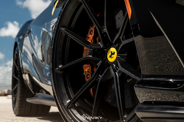 Фото дисков Anrky AN12 Черный сатин на Ferrari 812