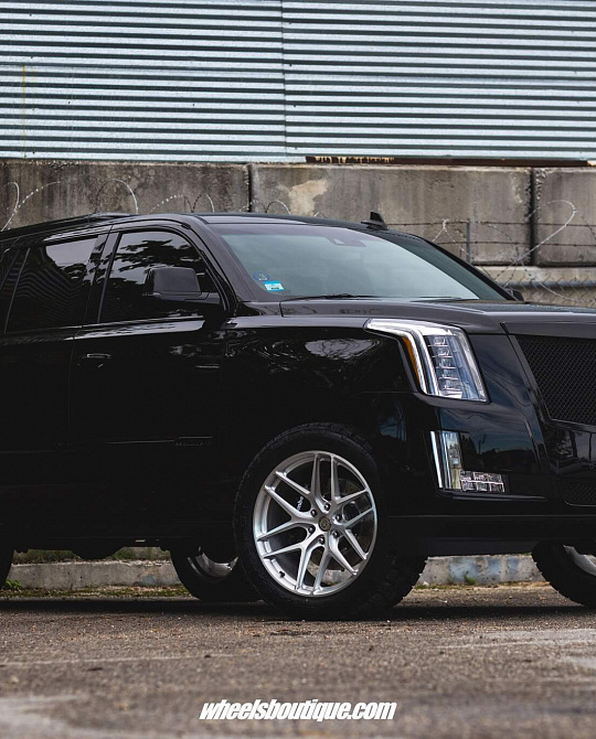 Фото дисков P161 Глянцевый лак на Cadillac Escalade IV